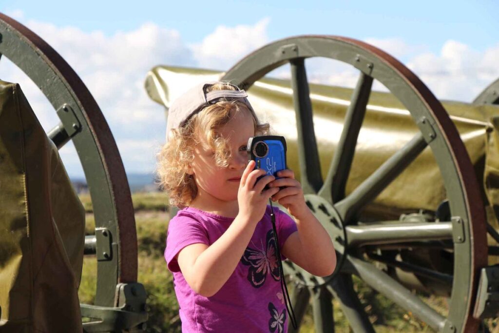 a 4-year old girl on a family trip to Norway takes pictures with a shockproof & waterproof camera.
