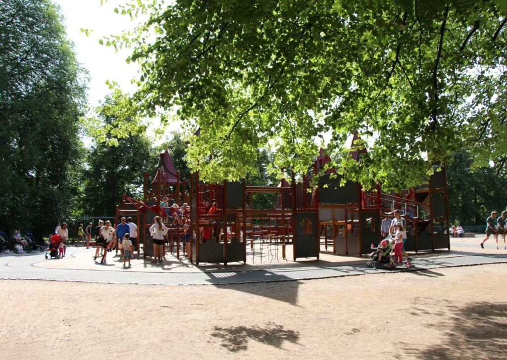 A large Oslo playground near the Frognerparken park.