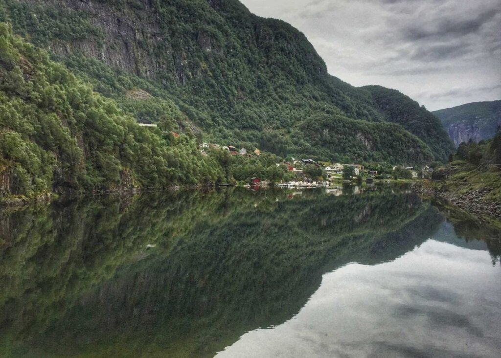 Mountain and lake scenery is the highlight o the Oslo to Bergen train journey.