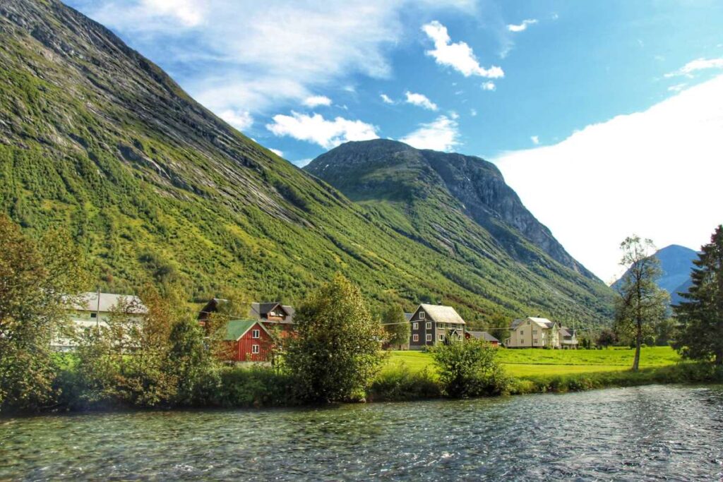 a very scenic drive through Strawberry Valley on a road trip through Norway.