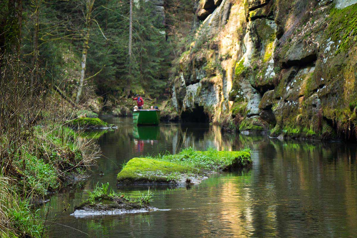 Edmond Gorge in Bohemian Switzerland with children