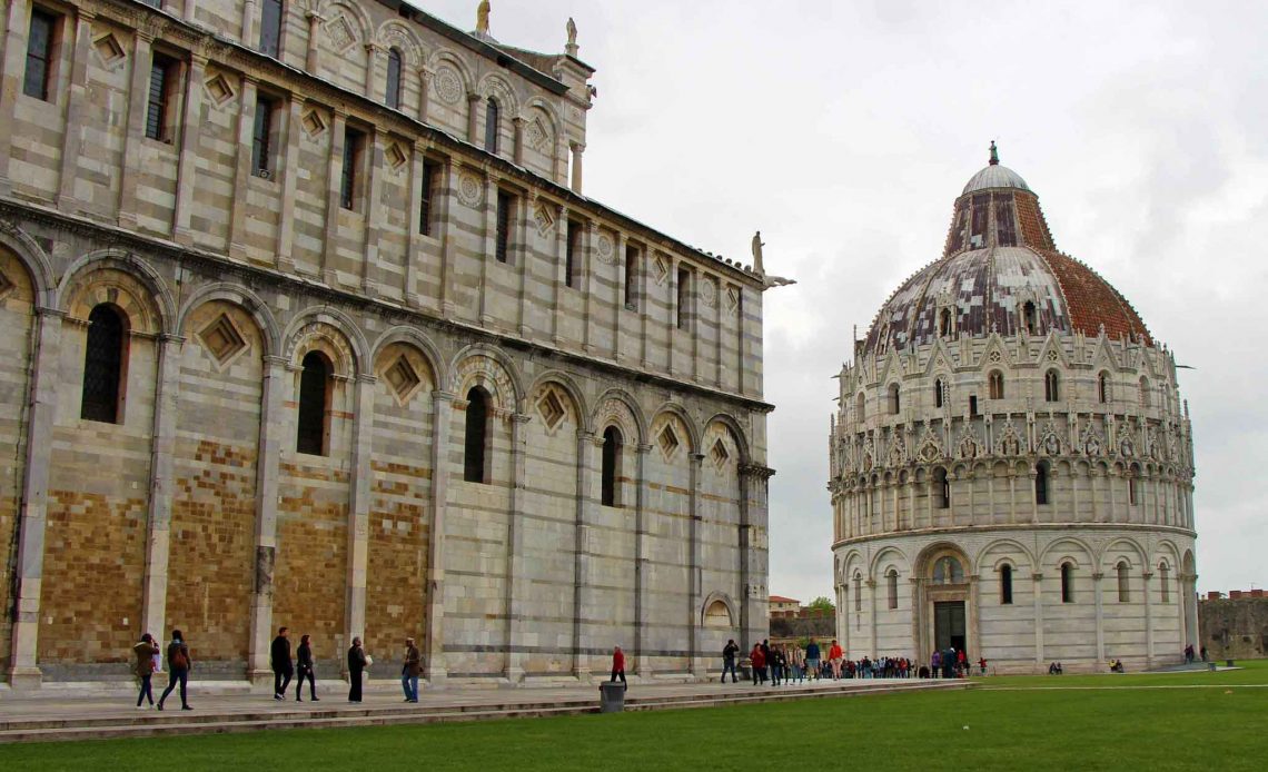 Family-Can-Travel---Pisa,-Italy-Square-of-Miracles-with-Kids-(1)