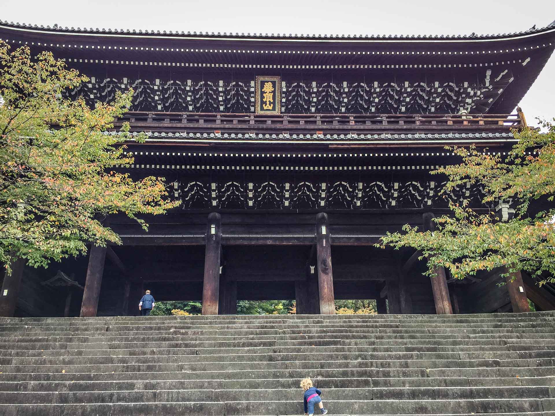 Chion-in Temple in Kyoto with children