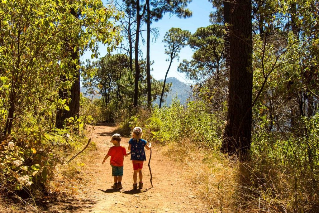 Hiking Valle de Bravo Mexico with kids - La Torre hiking trail