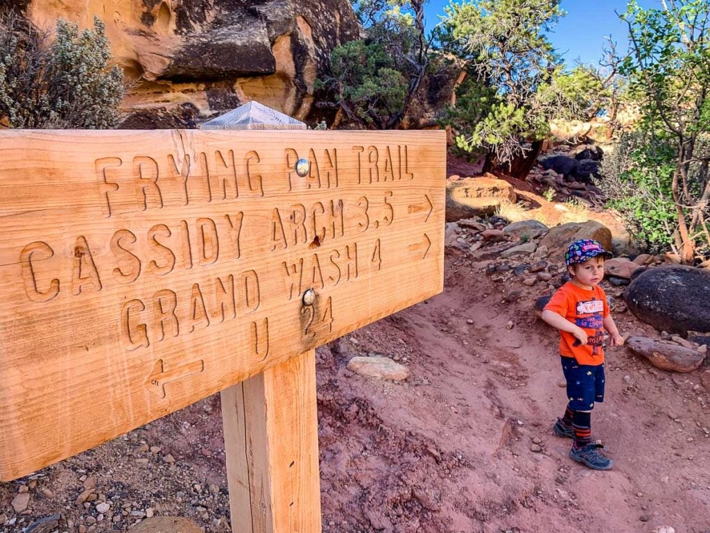 Hiking in Capitol Reef with kids - Frying Pan trail