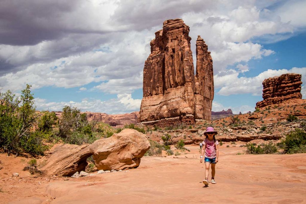 Hiking Park Avenue Trail in Arches National Park with children