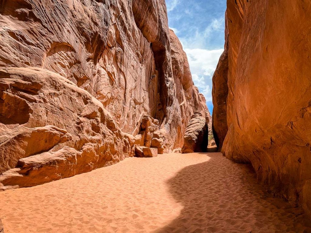 kid-friendly things to do in Arches National Park - family hike to Sand dune arch
