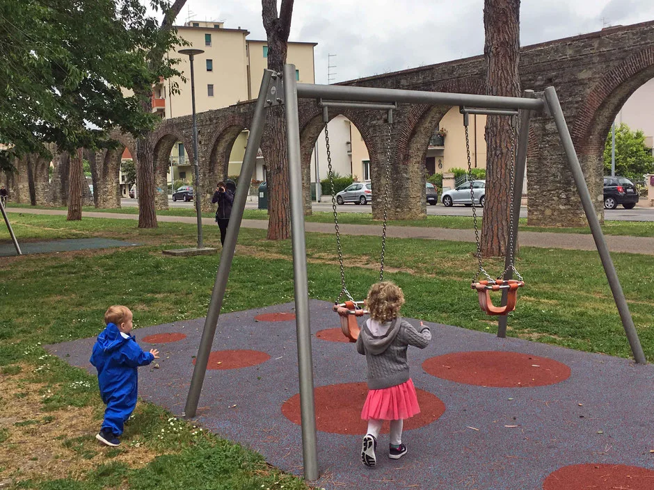 what to do in pisa with kids? Try this Pisa playground next to an aqueduct in Parco Don Bosco
