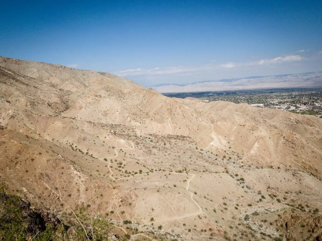 image of cross loop hiking trail in palm springs ca