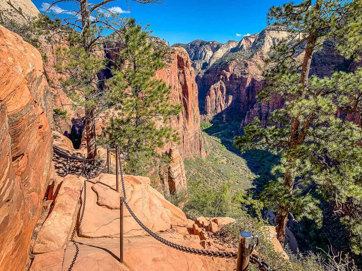 Image of a section with chains along Angels Landing