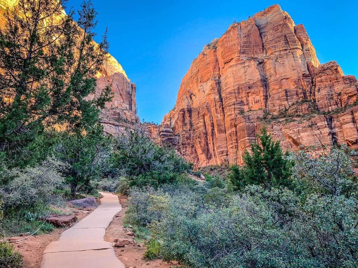 Image of the start of the trail up to Angels Landing in Zion NP