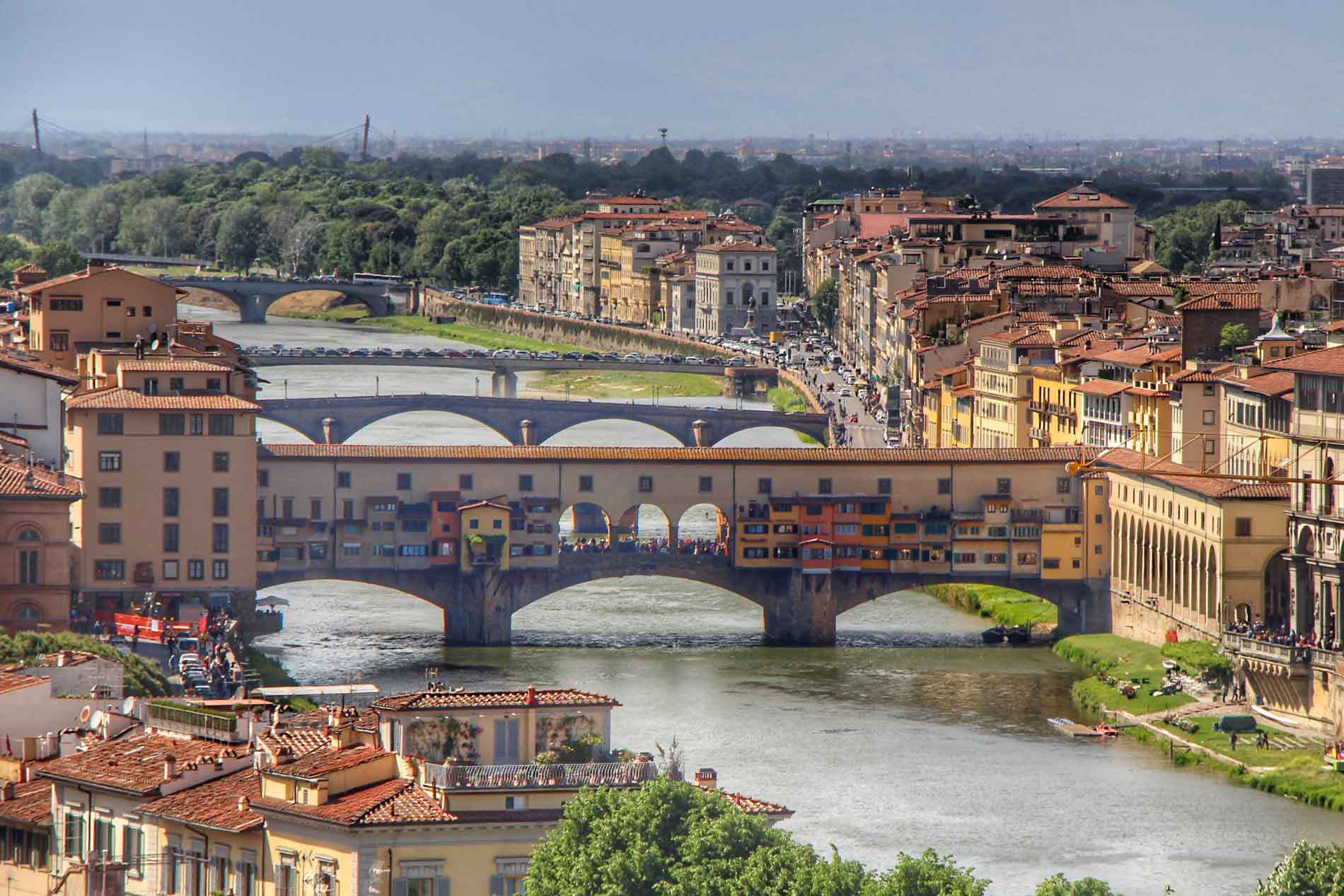 When visiting Ponte Vecchio in florence with toddler, try to arrive early