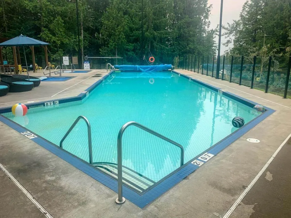 the large outdoor swimming pool is one reason why the Sutton Place Hotel is a great family hotel in Revelstoke