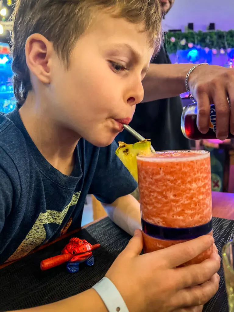 kids love the fruit smoothies at kid-friendly restaurants in La Fortuna